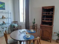 Rare Cassis duplex apartment, 5 minutes from the beach and port on foot