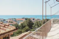 House with 1 king size bedrooms - 5 minutes walk from the sea (St. Vincent)