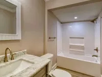 Historic 2-bedroom house with WiFi and AC in downtown Lenoir City