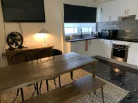 Skenes Creek Beach Shack - Cheerful Coastal 2 Bedroom Escape Hotel a Skenes Creek