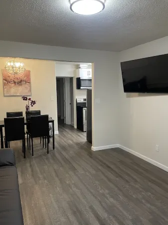 Very nice one bedroom apartment in midtown Отели рядом со станцией Анкорд Депо