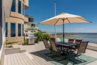 Beautiful home on private beach, sleeps 11! Bring your family and friends!