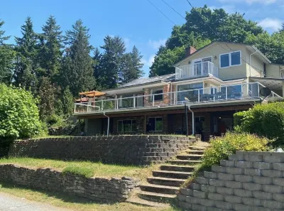 Water view house