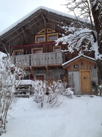 Apartment in a chalet of character with ski access