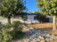 Close to UCR campus! Free parking! King beds! Hotels near T-Mobile