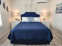 Cottage with awesome outdoor living area 5 minutes to Navarre Beach!