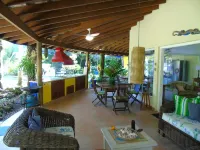 Wonderful house with 5 suites in Barra do Sahy Hotels in Barra do Sahy