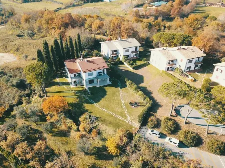 Stunning view of the lake Отели в г. Padenghe sul Garda
