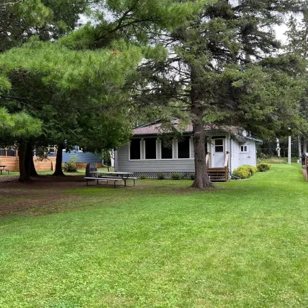 3 Bedroom Beachfront Cottage on Lake of the Woods