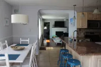 Beach Block - Modern 3BR/2Ba Family Friendly Home - 욕조