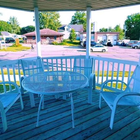 Pet Friendly, Brunet Island Studio, Ice Age Trail, Old Abe Trail, Kayak Docks