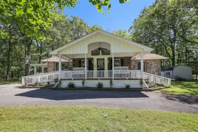 The Serene Sylvan Farmhouse Getaway Poconos!
