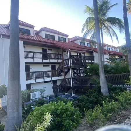 Corner Suite "Glass House on the Sea" Modern Luxury on Sapphire Beach