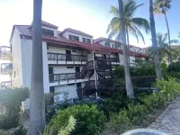 Corner Suite "Glass House on the Sea" Modern Luxury on Sapphire Beach