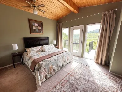 Cozy Mountain home with easy access to all of the Castle region! Oldman River Dam附近的飯店