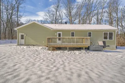 MODERN FARMHOUSE HOME ON 5-ACRE DREAM PROPERTY Hotels near Mount Peter