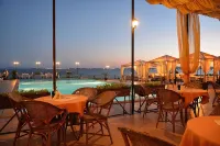Luxury Penthouse Apartment with Panoramic Sea Views Museum of Motorcycles附近的飯店