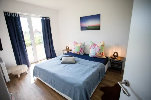 Modern, bright apartment with terrace, directly behind the dike, in the North Sea resort Wremen