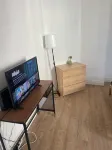 Calm & Fully furnished appartment at footstep of metro :) with Netflix & Amazon!