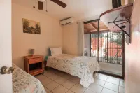 Las Palmas 1BR+Loft w/ Pool—Walk to Beach & Dining