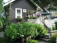 Charming Upstairs Suite in Historic Grandview Woodland Hotels in Downtown Eastside