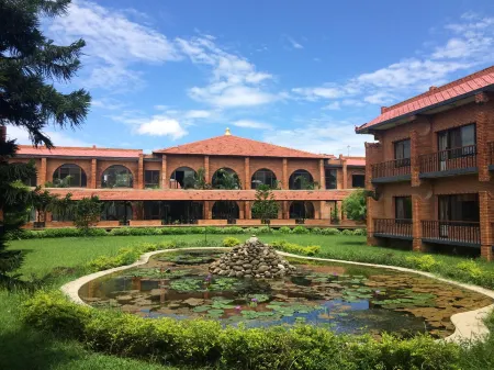 Hotel Lumbini Garden New Crystal Отели рядом с достопримечательностью «Zhong Hua Monastery»