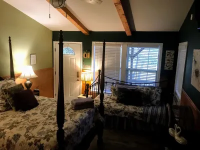 BirdHouse Suite @ HomeAway Ranch Отели рядом с достопримечательностью «COSAS»