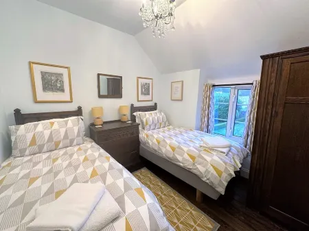 Roseleigh Cottage in the heart of Stow-on-the-Wold with parking for 2 cars.