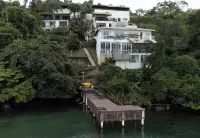 Ponta Leste - Beautiful house on the coast of Angra in a closed condominium with beach. Hotel a Angra dos Reis