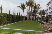 Gorgeous Newly built Apartment walking distance to the Beach  호텔