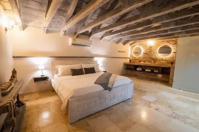 Casa Del Hidalgo - 7 BR Walled City Colonial Villa Hotels in 