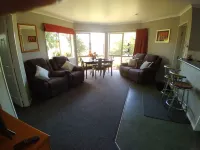 Cherry Tree Lane Accommodation, Quiet location bordered by farmland. Hotels in Te Awamutu