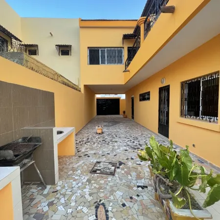 In Saly on the small coast house of 450 m2, with 5 bedrooms and private pool