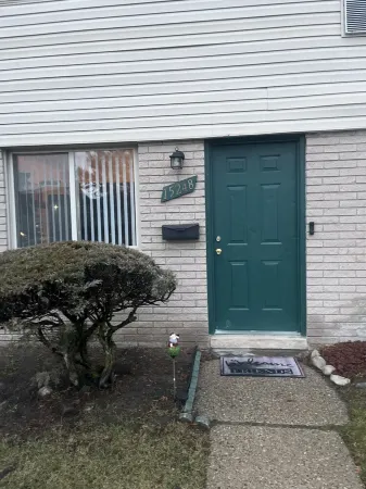 Beautiful get away right outside Detroit, peace of mind. Lots of attractions