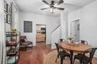 Walk to Bridge Street from the Westside Charmer! DeVos Place 주변 호텔