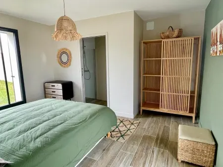 Jolie Maison Neuve, 4 Chambres, Piscine Chauffée Отели в г. Сент-Мари-Де-Ре