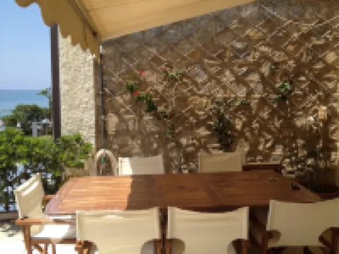 VILLA ONLY 5 METERS FROM THE DIAMOND BEACH (CS)