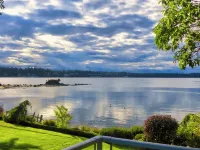 Ocean front with stunning views!! Gardens, trails, pools, and more. Pure beauty! Hotels in Nanaimo E