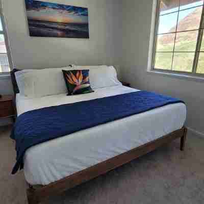 New home. Stunning ocean and mountain views. 5 Minutes from the beach Rooms