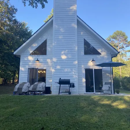 Modern Lake House w/ private Dock — Near Dahlonega and Wineries!