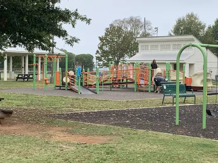 Sunset House on Lake Guntersville: Fishermen & Cozy Family Paradise!