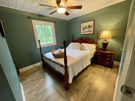 Enchanting three bedroom river front cottage