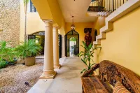 Casa Latida, a jem a block from Paseo Montejo