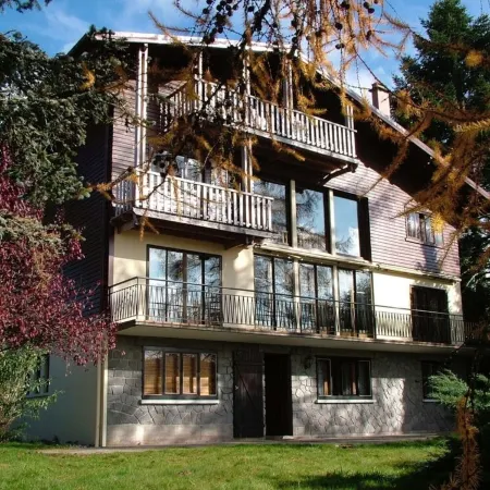 New apartment, superb lake and mountain views.