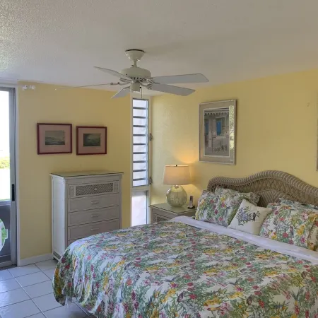 Gentle Winds 2/BR 2/BA Closest building to the Sea! Sunset Views! Ground Floor
