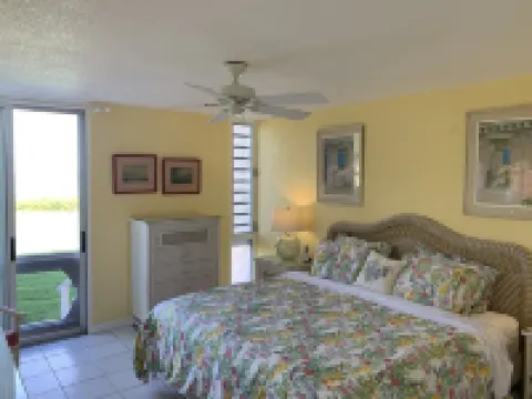 Gentle Winds  2/BR 2/BA  Closest building to the Sea! Sunset Views! Ground Floor