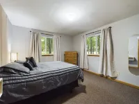 Lakeside Community Escape w/ Amenities Arcade Hiking Rafting Paintball