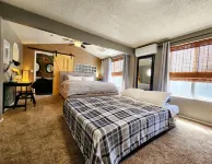 NEW! Cozy Swell House- Pet Friendly, Backyard Oasis: 2 King Beds