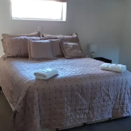 SPACIOUS METHVEN CRASH PAD