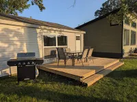 Cozy 3-bedroom cabin just steps from the lake!